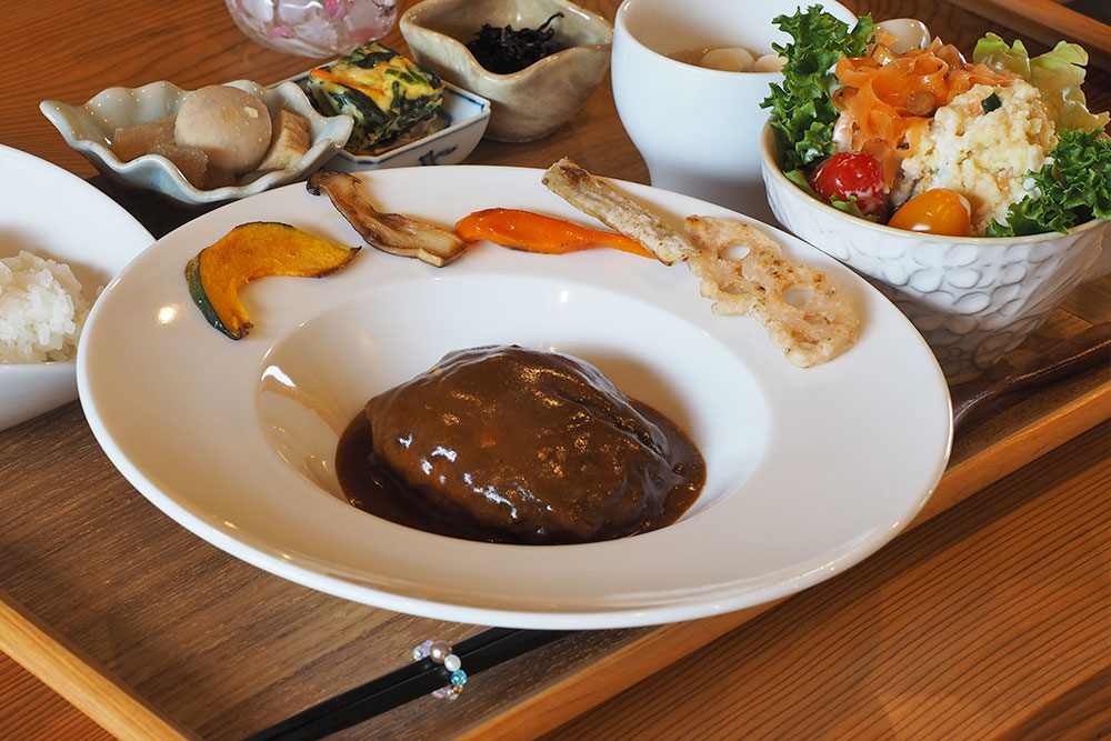 煮込みハンバーグ